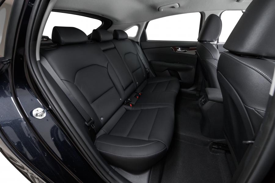 Интерьер Kia Cerato Hatch 2.0 Sport Plus 2019 года  (AU) (фото 3 из 5)